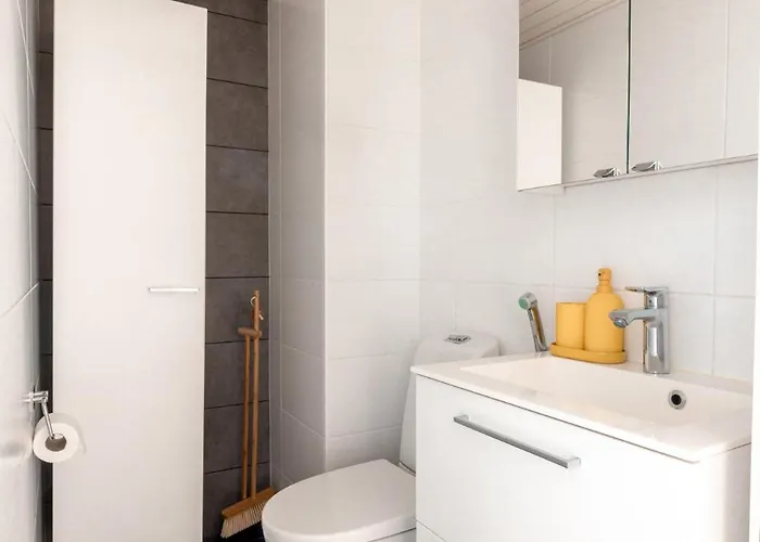 2ndhomes Cozy Spacious 79m2 2br With Sauna Apartment *